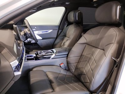 2025 BMW I7 — миниатюра 36