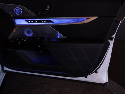 2025 BMW I7 — миниатюра 16