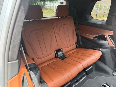 2025 BMW X7 thumbnail 14