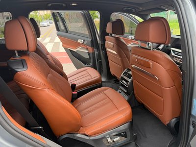 2025 BMW X7 thumbnail 13