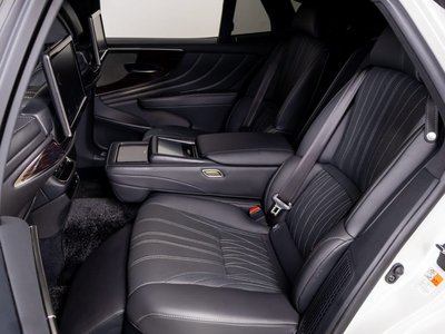 صورة 9 لـ 2018 Lexus LS
