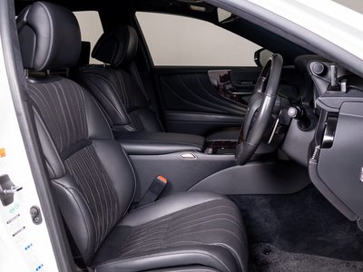 صورة 40 لـ 2018 Lexus LS
