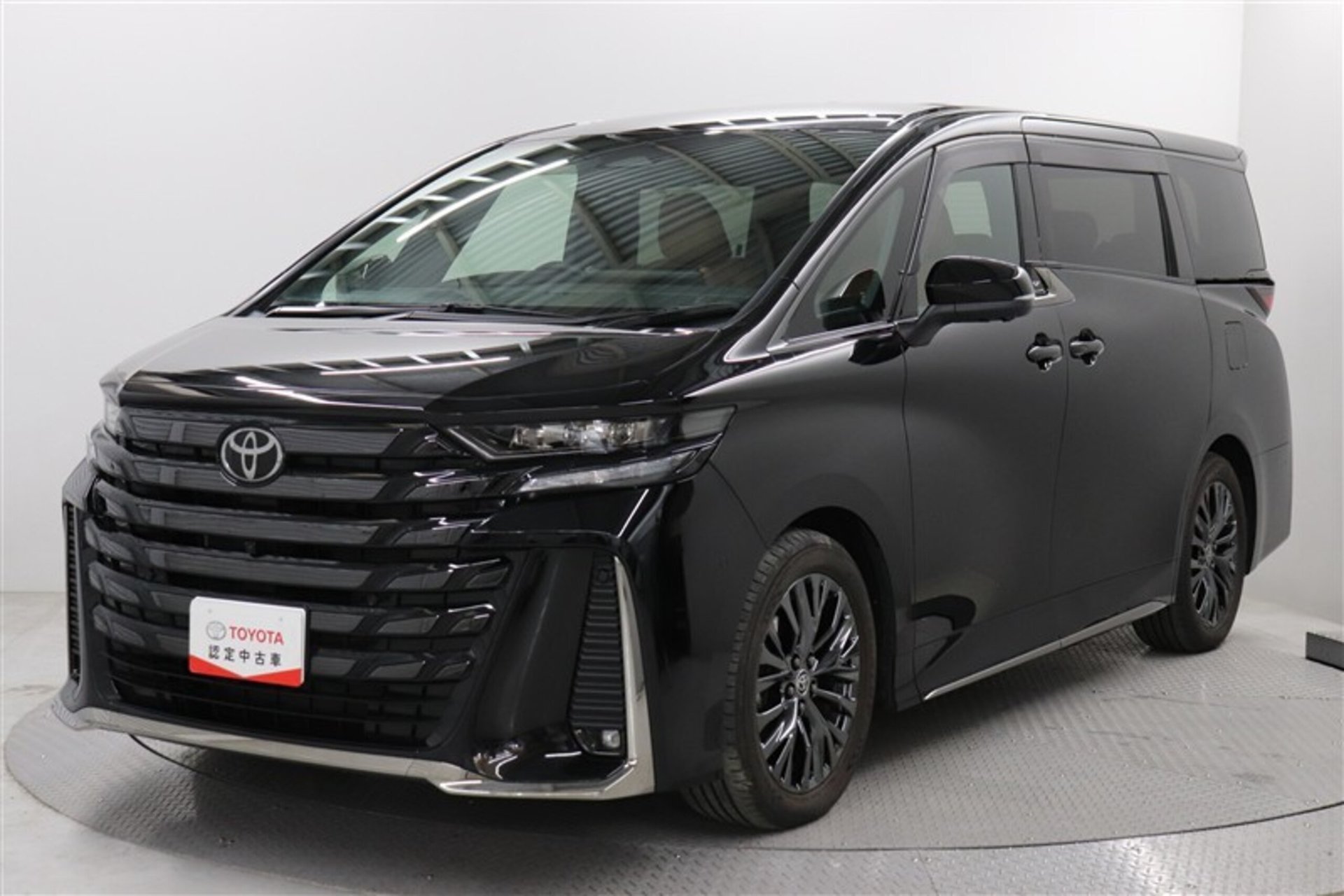 TOYOTA VELLFIRE - View 1