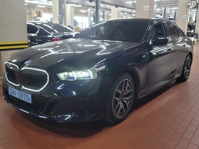 صورة 1 لـ 2025 BMW I5