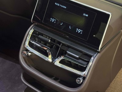 2025 Bentley FLYING SPUR — миниатюра 14