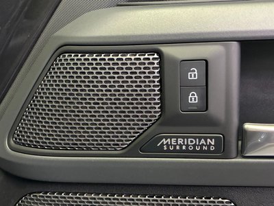 LAND ROVER DEFENDER - 8