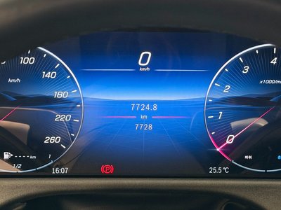 MERCEDES-BENZ E-CLASS - 8