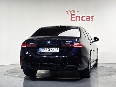 صورة 3 لـ 2024 BMW 5 SERIES