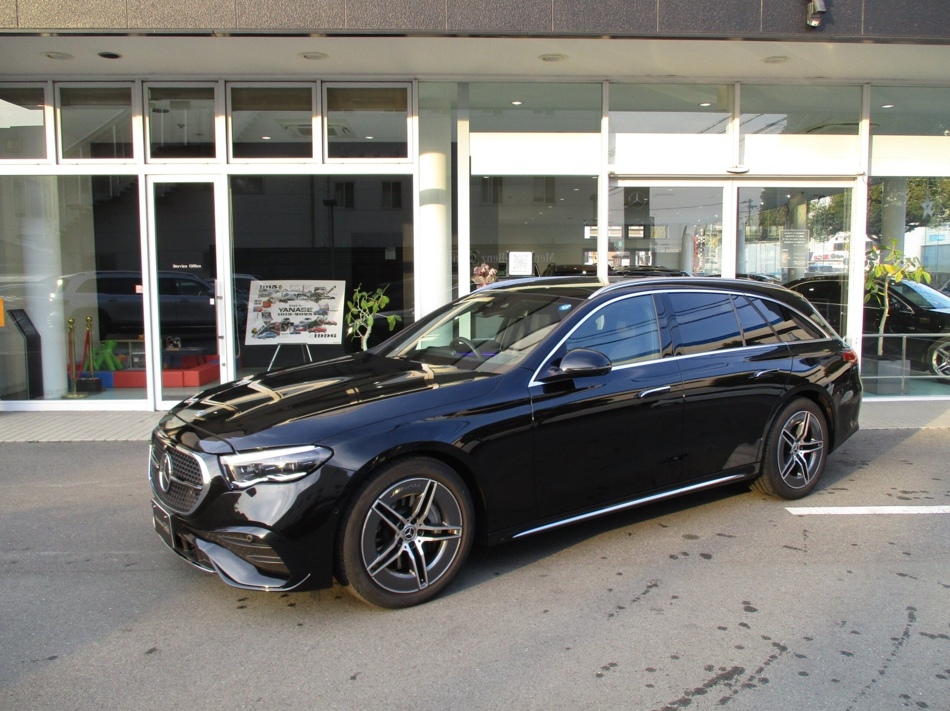 MERCEDES-BENZ E-CLASS - View 1
