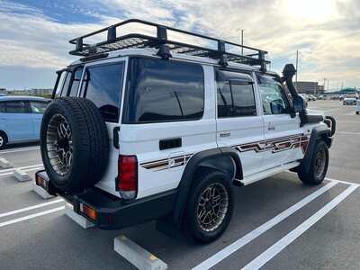 TOYOTA LAND CRUISER 70 - 4