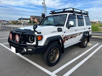 TOYOTA LAND CRUISER 70 - 8