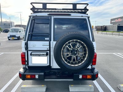 TOYOTA LAND CRUISER 70 - 5