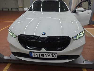 صورة 2 لـ 2025 BMW 5 SERIES