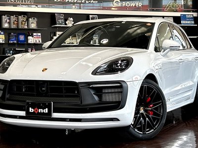 PORSCHE MACAN - 1