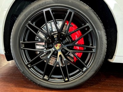 PORSCHE MACAN - 3