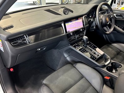 PORSCHE MACAN - 4