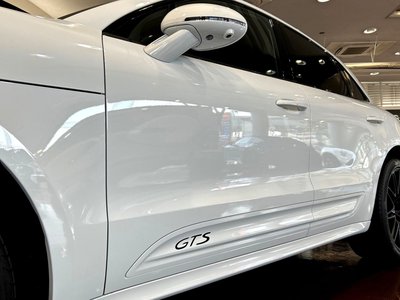 PORSCHE MACAN - 10