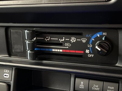 صورة مصغرة 38 لـ 2025 Toyota LAND CRUISER 70
