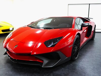 LAMBORGHINI AVENTADOR