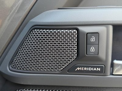 LAND ROVER DEFENDER - 10