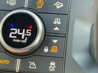 LAND ROVER DEFENDER - 9