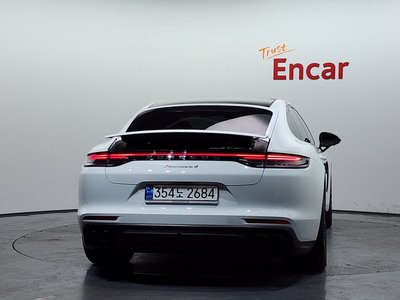 PORSCHE PANAMERA - 3