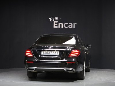MERCEDES-BENZ E-CLASS - 3