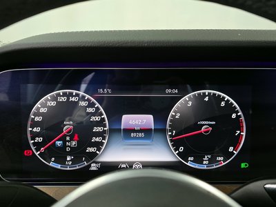 MERCEDES-BENZ E-CLASS - 8