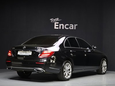 MERCEDES-BENZ E-CLASS - 4