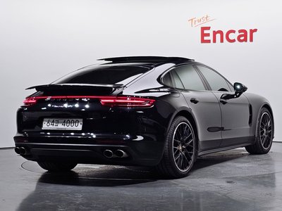 PORSCHE PANAMERA - 4