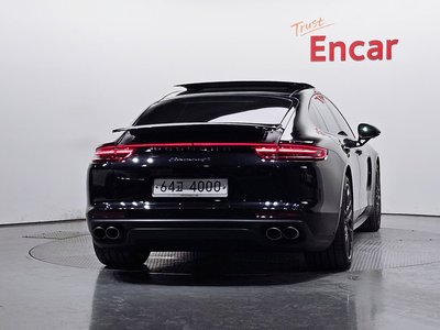 PORSCHE PANAMERA - 3