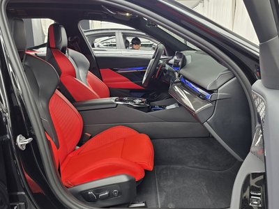 2026 BMW M5 缩略图 11