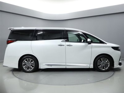 2025 Toyota ALPHARD — фото 4