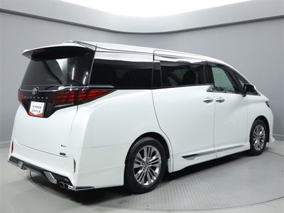 2025 Toyota ALPHARD — фото 3