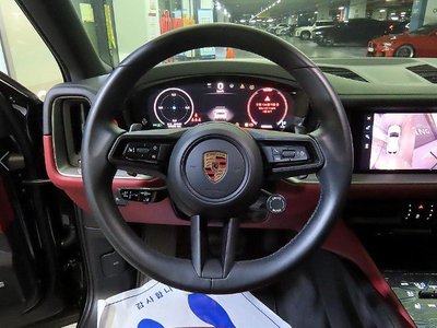 صورة 8 لـ 2025 Porsche CAYENNE