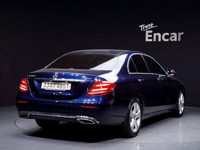 MERCEDES-BENZ E-CLASS - 4