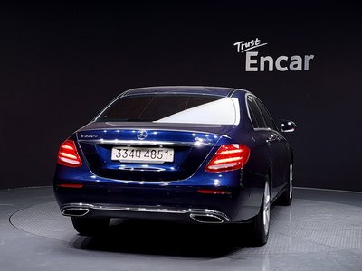 MERCEDES-BENZ E-CLASS - 3