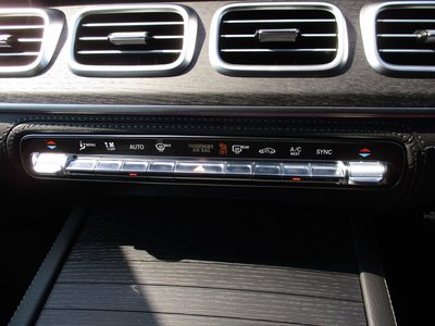 2026 Mercedes-BENZ GLS — миниатюра 40