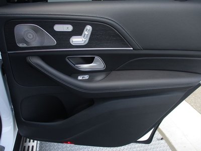 2026 Mercedes-BENZ GLS — миниатюра 55