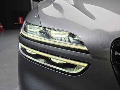 2023 Genesis GV70 photo 9