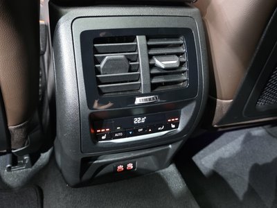 2025 BMW X4 缩略图 34