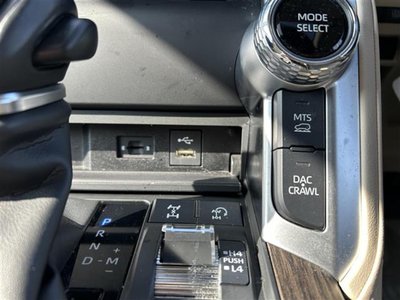 TOYOTA LAND CRUISER 300 - 6