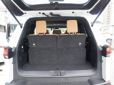 2023 Lexus LX — миниатюра 35