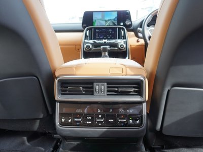 2023 Lexus LX — миниатюра 30