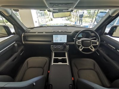 LAND ROVER DEFENDER - 4