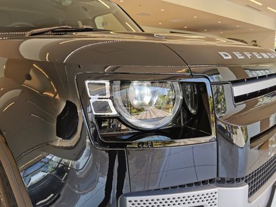 LAND ROVER DEFENDER - 8