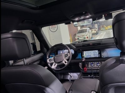 LAND ROVER DEFENDER - 10