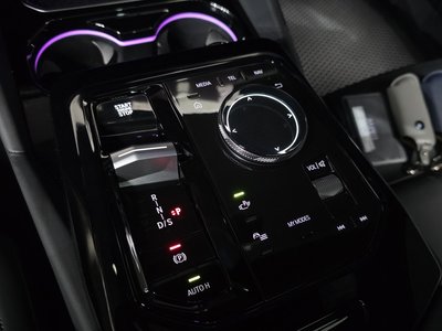2025 BMW 5 SERIES — миниатюра 12