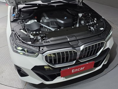 2025 BMW 5 SERIES photo 7