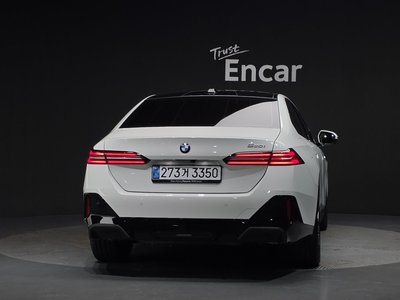 2025 BMW 5 SERIES photo 3